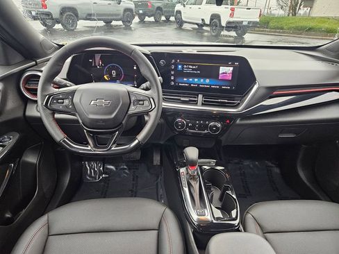 Used 2025 Chevrolet Trax RS w/ Sunroof Package image 27