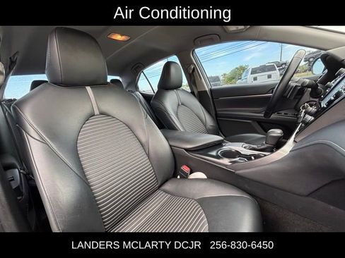 Used 2019 Toyota Camry SE image 11