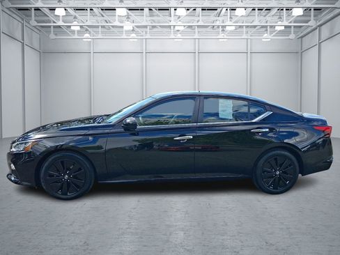 Used 2022 Nissan Altima 2.5 SV image 2