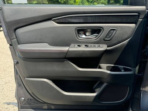 Used 2025 Honda Pilot Black Edition image 14