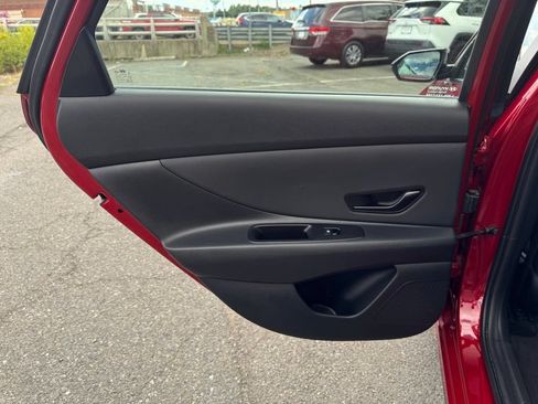 Used 2025 Hyundai Elantra Sport FWD image 11