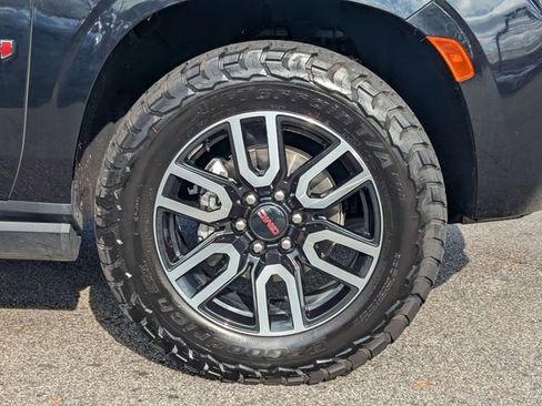 Used 2023 GMC Yukon AT4 image 11