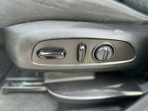 Used 2022 Chevrolet Equinox LT w/ Driver Convenience Package FWD image 16