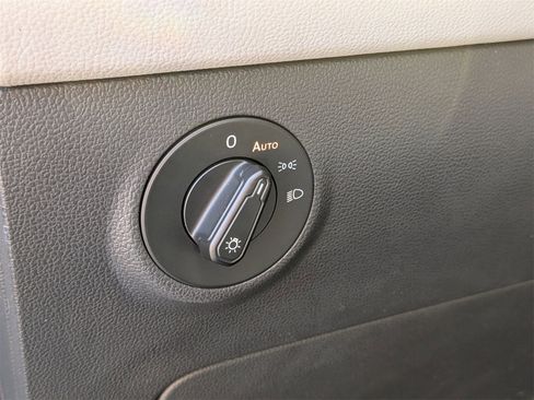 Used 2022 Volkswagen Taos SEL image 17