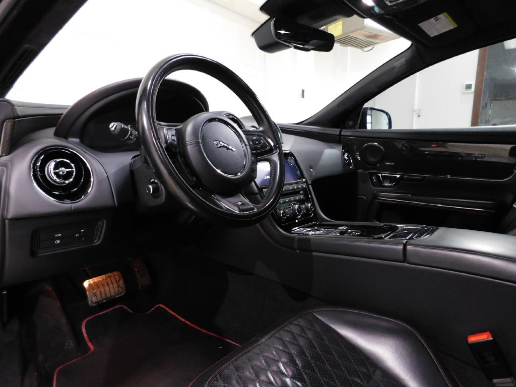 Used 2018 Jaguar XJ RWD image 31