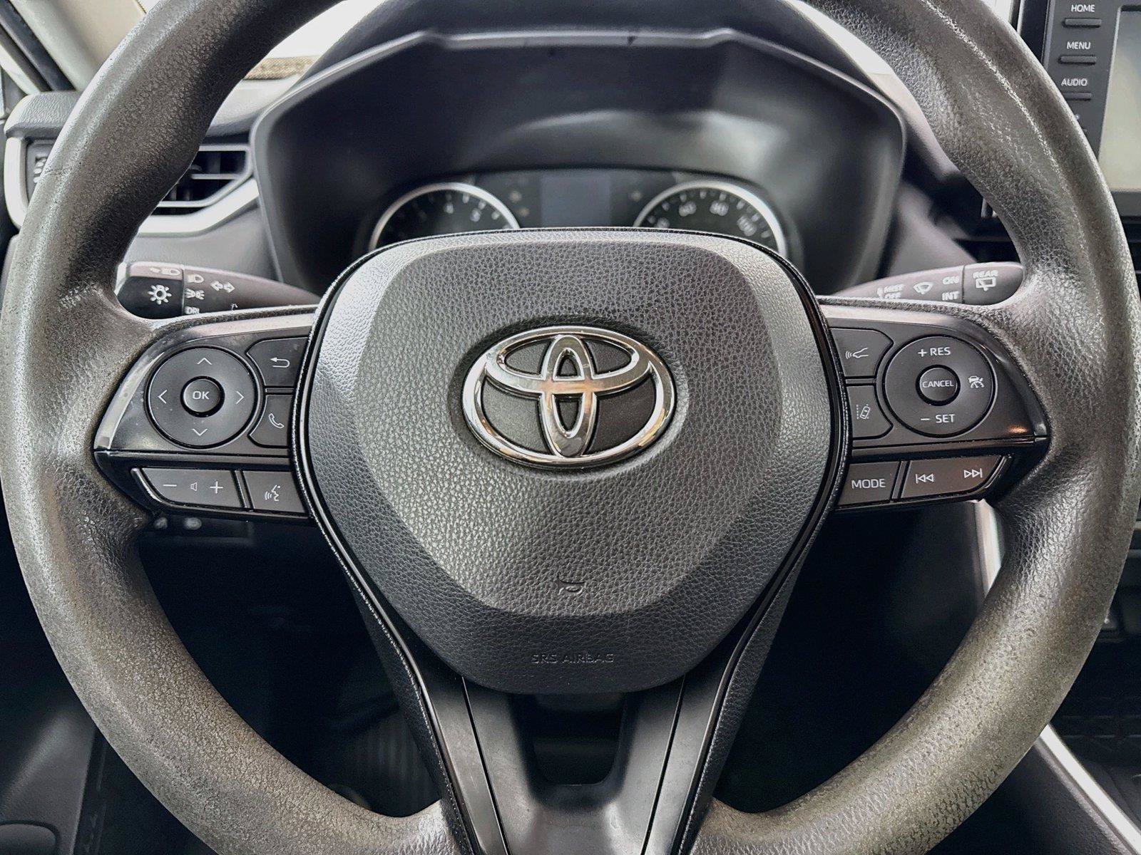 Used 2019 Toyota RAV4 LE AWD/4WD image 15