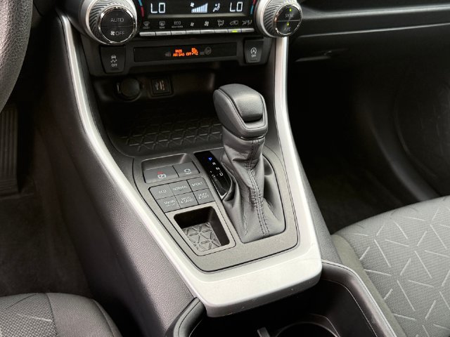 Used 2023 Toyota RAV4 XLE AWD/4WD image 18