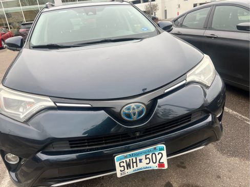 Used 2017 Toyota RAV4 Limited image 12