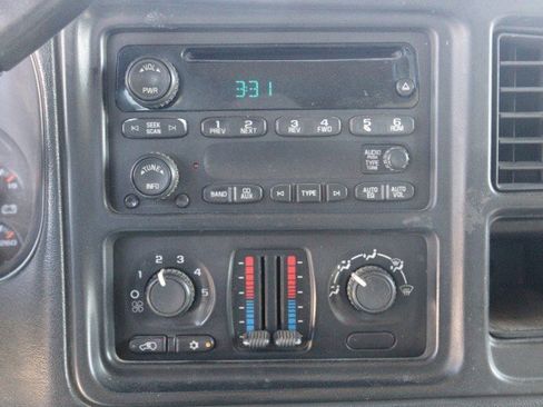 Used 2006 Chevrolet Silverado 3500 4x4 Crew Cab w/ Heavy-Duty Power Package image 17