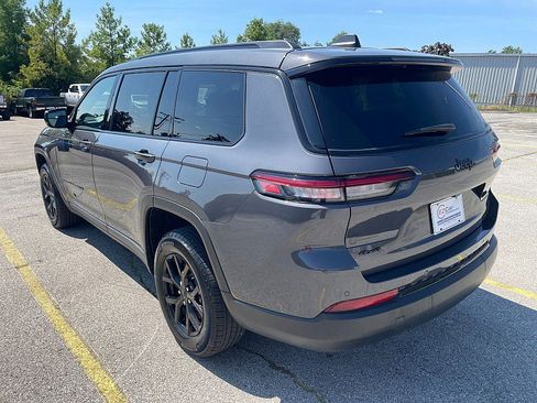 Used 2024 Jeep Grand Cherokee L Laredo image 3