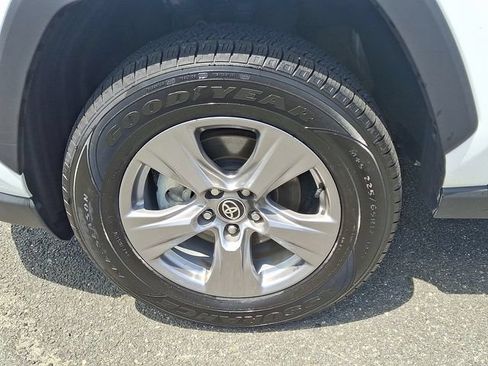 Used 2025 Toyota RAV4 XLE AWD/4WD image 8