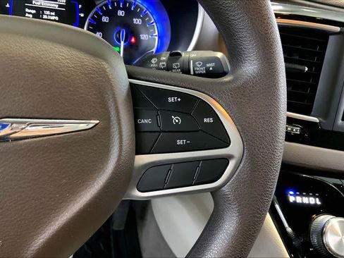 Used 2019 Chrysler Pacifica L FWD image 24