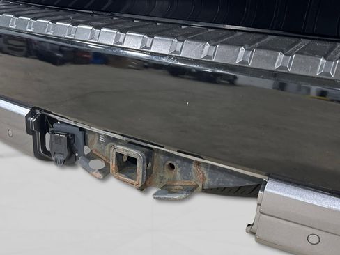 Used 2021 Nissan Armada SV image 49