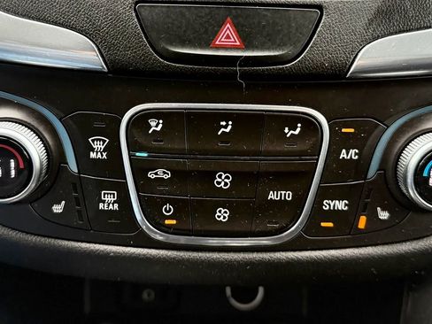 Used 2018 Chevrolet Equinox Premier AWD/4WD image 18