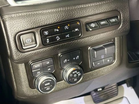 Used 2023 GMC Yukon XL Denali w/ Denali Reserve Package image 10