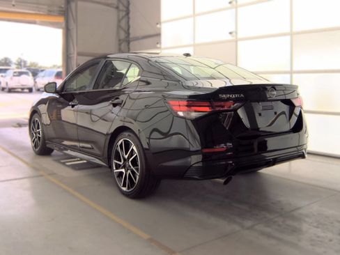 Used 2025 Nissan Sentra SR FWD image 3