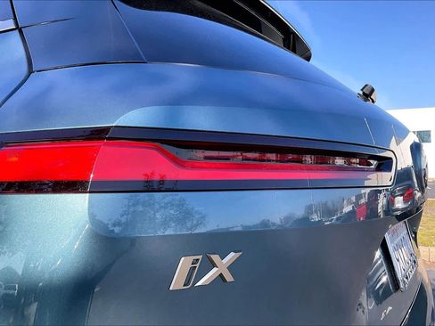 Used 2025 BMW iX xDrive50 w/ Convenience Package image 30