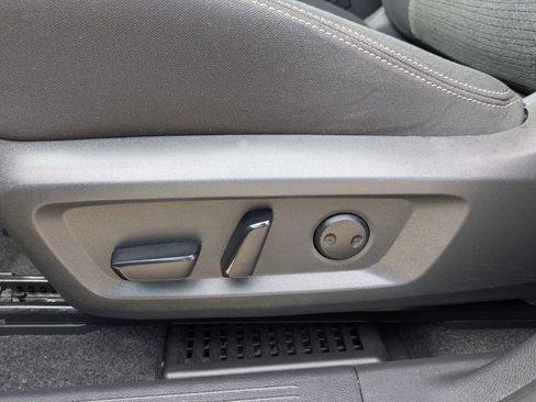 Used 2023 Nissan Rogue SV FWD image 8