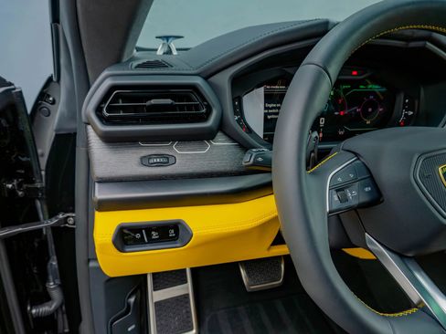 Used 2025 Lamborghini Urus SE image 80