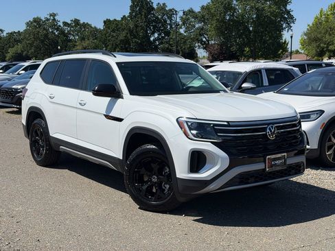New 2026 Volkswagen Atlas Peak Edition AWD/4WD image 3