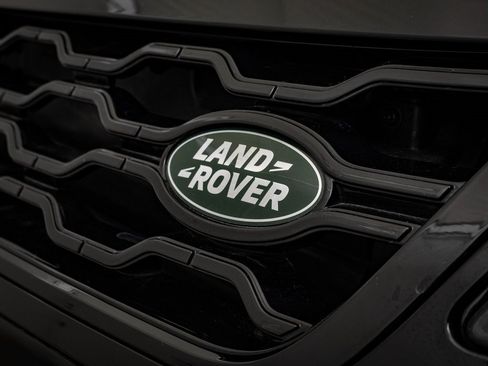 Used 2023 Land Rover Range Rover Evoque R-Dynamic SE image 3