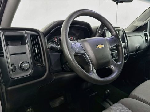 Used 2018 Chevrolet Silverado 1500 Custom w/ Custom Value Package AWD/4WD image 18