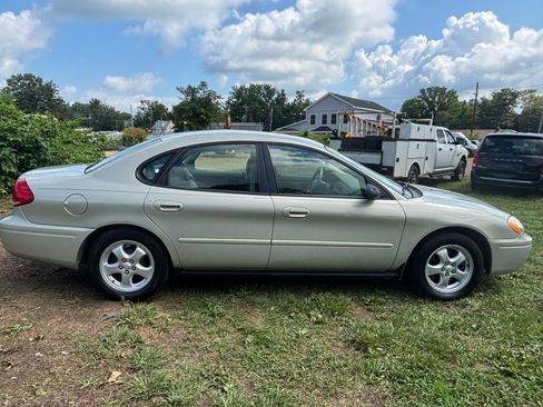 Used 2006 Ford Taurus SE FWD image 4