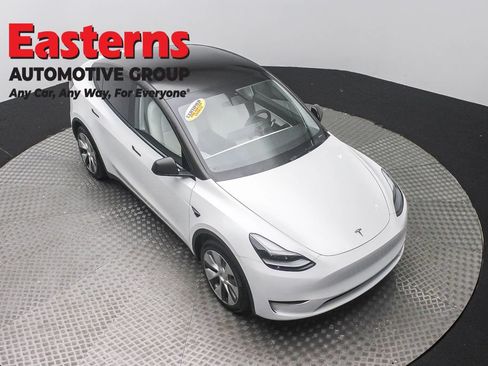 Used 2021 Tesla Model Y Long Range AWD/4WD image 3