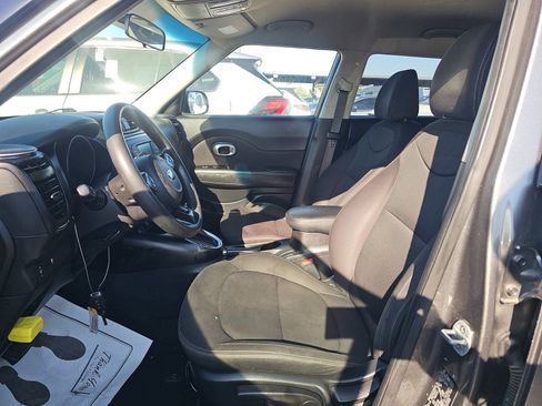 Used 2019 Kia Soul FWD image 4