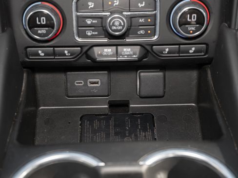 Used 2023 Chevrolet Suburban LT image 36