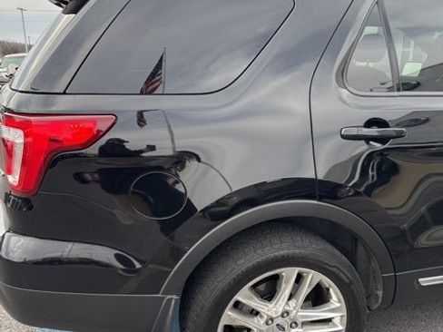 Used 2017 Ford Explorer XLT w/ Equipment Group 202A image 10