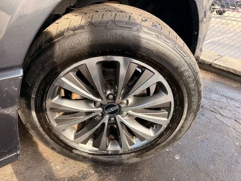 Used 2015 Lincoln Navigator Sport Utility 4D image 50