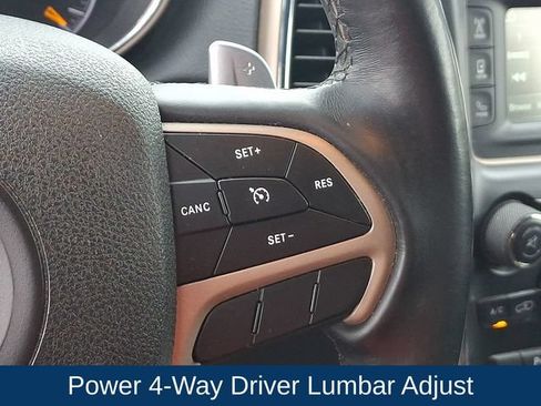 Used 2017 Jeep Grand Cherokee Laredo w/ Quick Order Package 23E AWD/4WD image 8
