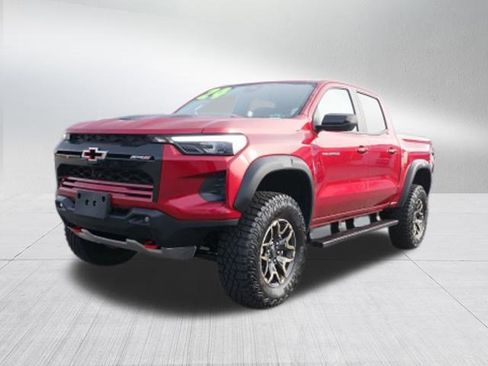 Used 2024 Chevrolet Colorado ZR2 w/ Technology Package image 8