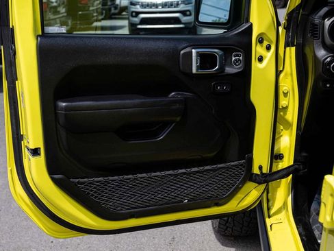 Used 2023 Jeep Wrangler Unlimited w/ Sun & Screen Package AWD/4WD image 11