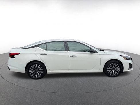 Used 2025 Nissan Altima 2.5 SV image 16