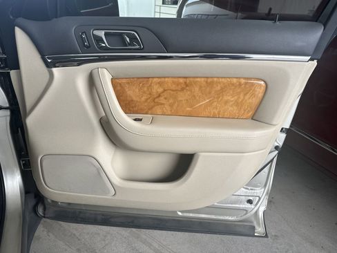 Used 2010 Lincoln MKS image 34