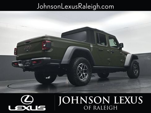 Used 2024 Jeep Gladiator Rubicon w/ Convenience Group AWD/4WD image 21