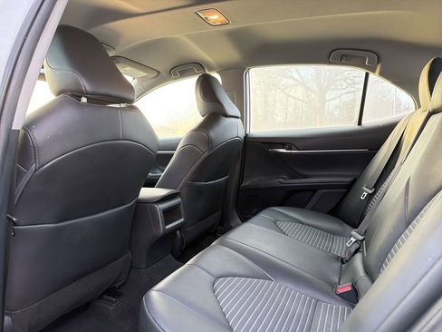 Used 2022 Toyota Camry SE image 19