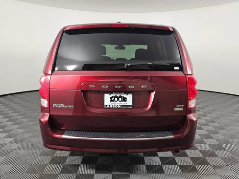 Used 2019 Dodge Grand Caravan SXT image 4