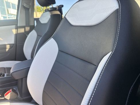 New 2026 Volkswagen Taos SEL AWD/4WD image 9