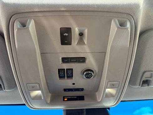 Used 2016 Cadillac Escalade Luxury image 36