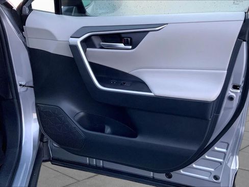 Used 2025 Toyota RAV4 XLE w/ Convenience Package FWD image 22