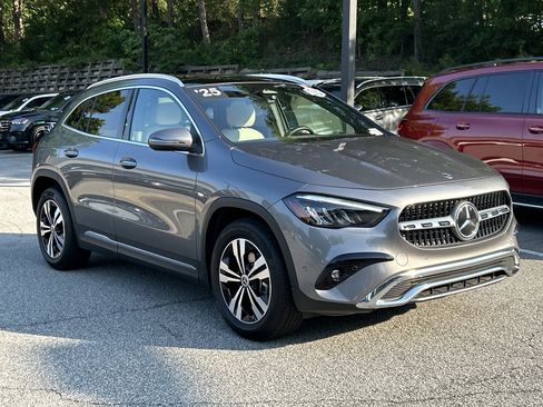 Certified 2025 Mercedes-Benz GLA 250 image 4