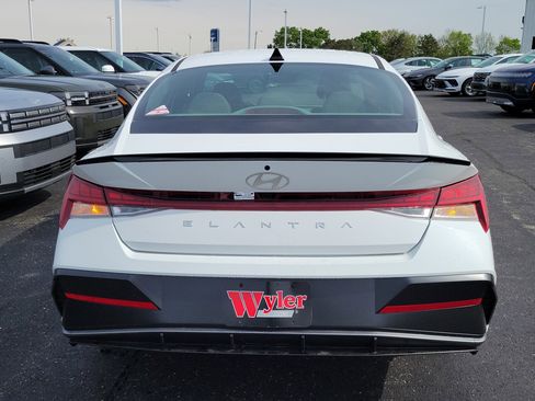 New 2026 Hyundai Elantra SEL Sport Premium FWD image 4