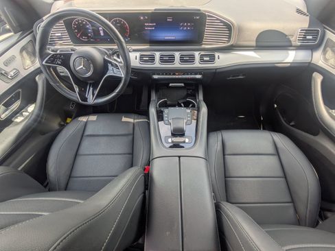 Used 2024 Mercedes-Benz GLS 450 4MATIC image 15