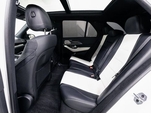 Used 2025 Mercedes-Benz GLE 450e 4MATIC w/ AMG Line Interior image 28