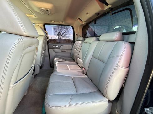 Used 2007 Chevrolet Avalanche LT w/ LT Preferred Equipment Group image 8