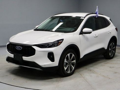 Certified 2024 Ford Escape Platinum image 9