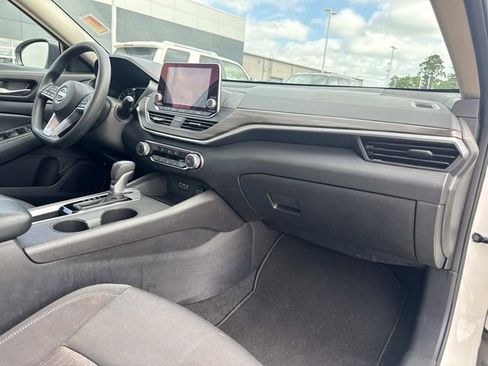 Used 2025 Nissan Altima 2.5 SV FWD image 18